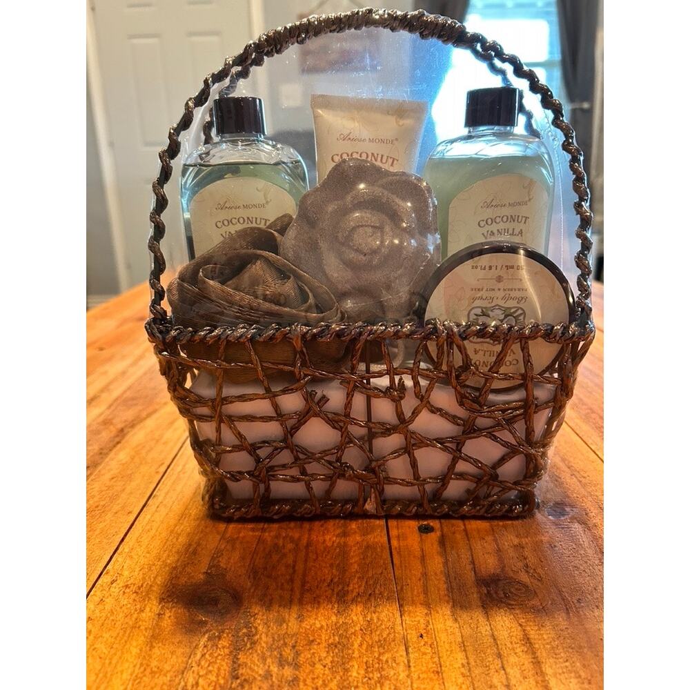 NIB ArioseMonde Coconut Vanilla Spa Gift Basket 8-Piece Bath Metal Wire Set - Picture 2 of 5